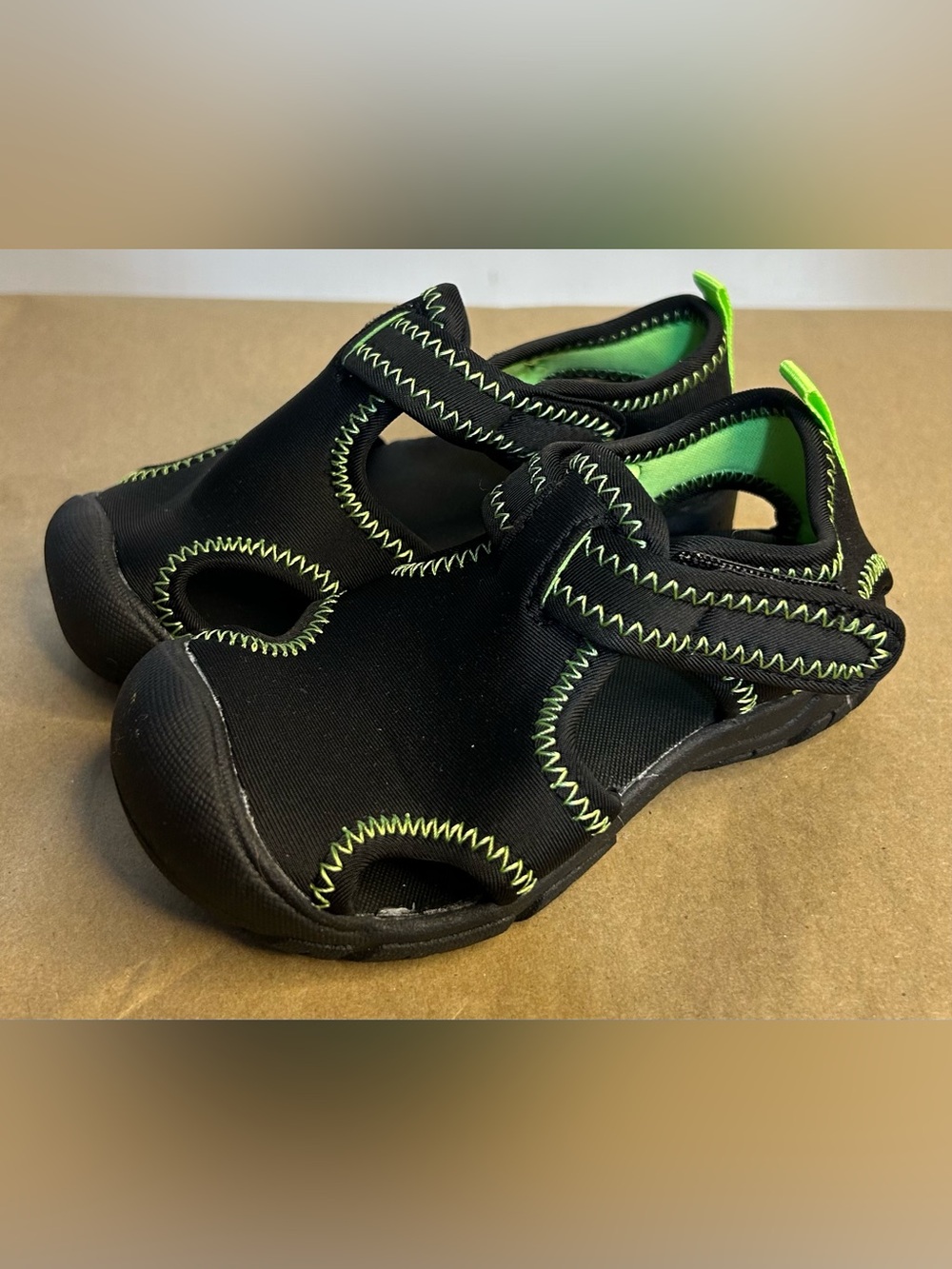 Baby Gap Black & Green Water Shoes Size 7-8
